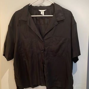 H&M black linen short-sleeved shirt, size Large (runs big).